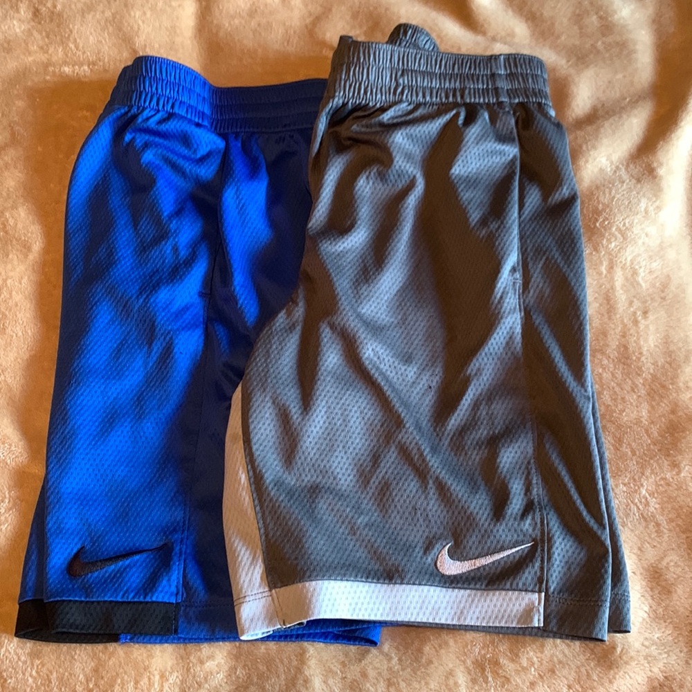 Nike Boys youth large shorts
